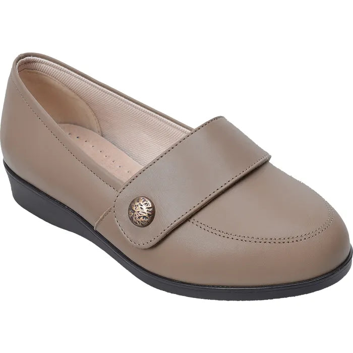 Carmen. A dressy shoe with a secret!