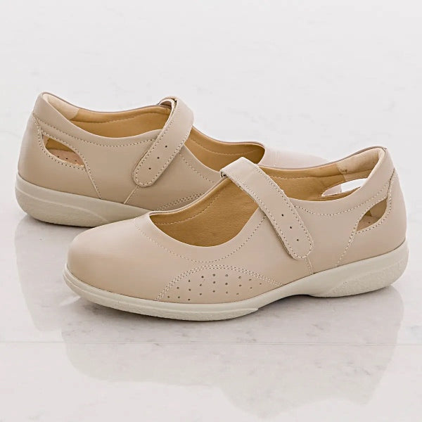 This ‘on-trend’ style keeps feet cool