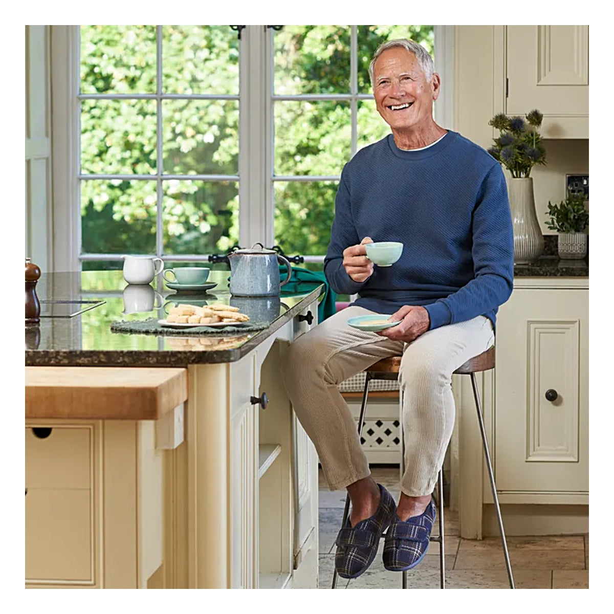 Ronnie. Navy Highland. Cushioned for greater comfort.