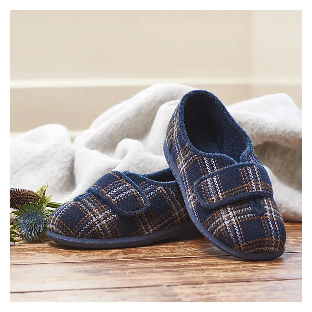 Ronnie. Navy Highland. Cushioned for greater comfort.