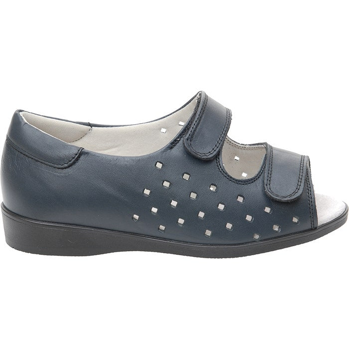 comfortably fits a range of swelling