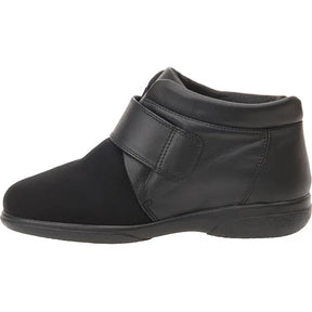 Julia. Black. A stylish boot with lots of stretch
